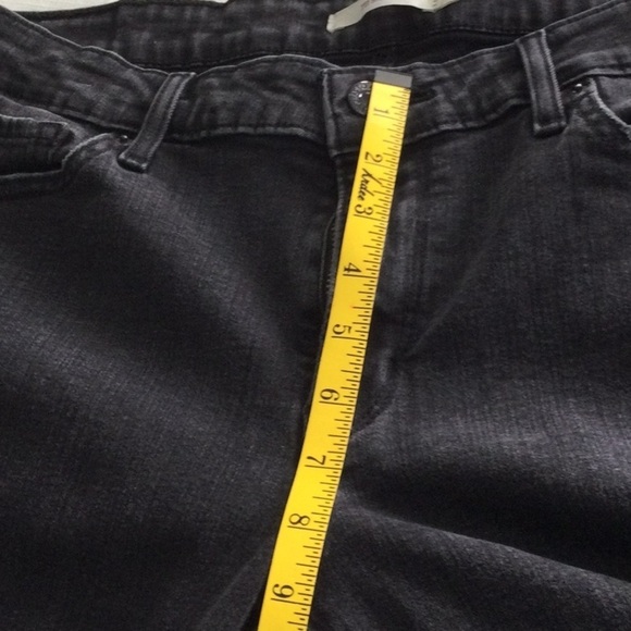 Woman’s Levi’s Skinny Jeans Size 33 color black zipper front washable - Picture 6 of 9